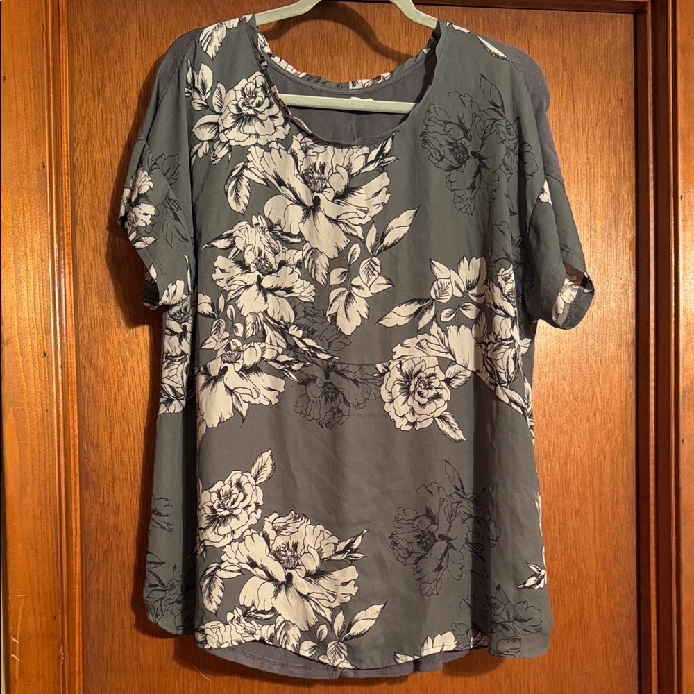 Maurices Floral Blouse - Charcoal and White